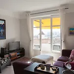 Stunning Views From This Lovely One Bedroom Apartment In Cannes Only A Short Walk From The Palais 479